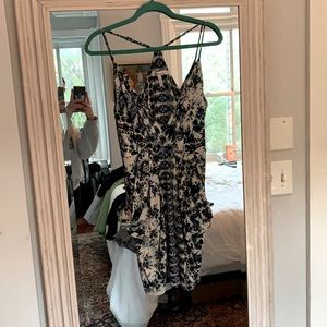 BCBGENERATION V NECK DRESS WITH POCKETS SZ S